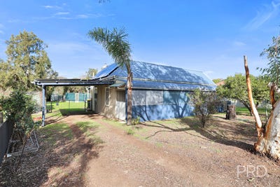 /international/au/17-allnutt-street-quirindi-nsw-151847520/