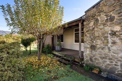 /international/au/8-wallace-street-mount-beauty-vic-151516712/
