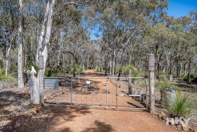 /international/au/11-leschenaultia-drive-chittering-wa-152532892/