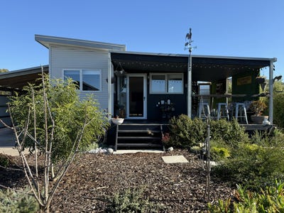 /international/au/2-albatross-grove-scamander-tas-150727012/