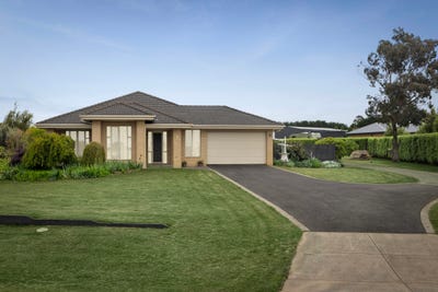 /international/au/1-benjamin-place-romsey-vic-152657084/