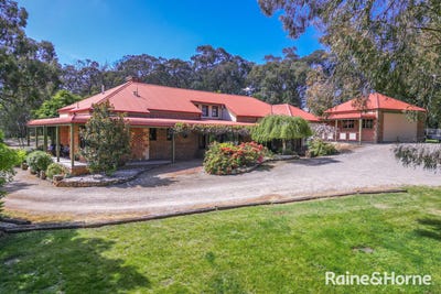 /international/au/61-outawood-rise-gisborne-vic-152488516/
