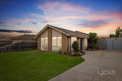 /international/au/10-falcon-drive-melton-vic-148522448/