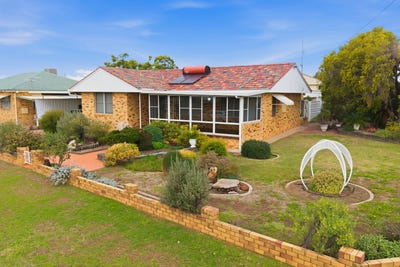 /international/au/2-oak-street-tamworth-nsw-151441876/