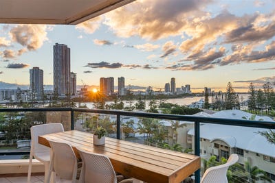 /international/au/21-22-montgomery-avenue-main-beach-qld-151283484/