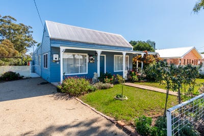 /international/au/30-bellevue-street-temora-nsw-150987932/