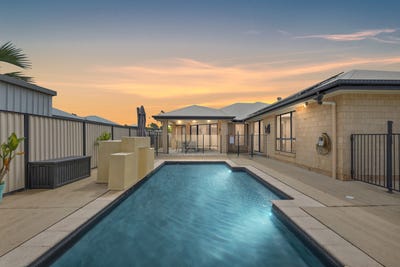 /international/au/11-lucy-court-mirani-qld-151054404/