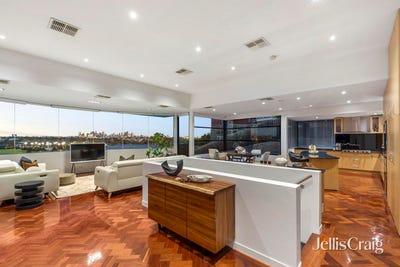 /international/au/5-3-hillside-crescent-maribyrnong-vic-152679020/