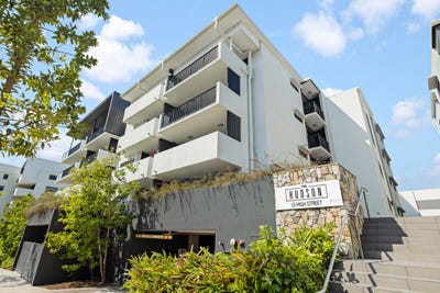 /international/au/44-12-high-street-sippy-downs-qld-152366404/
