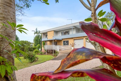 /international/au/8-roseblade-street-yungaburra-qld-151586276/