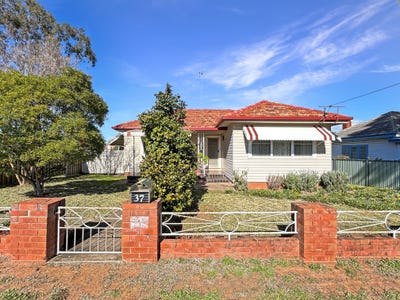 /international/au/37-naman-street-dubbo-nsw-148610700/