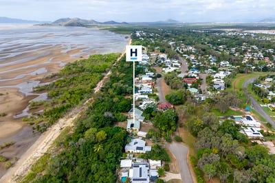 /international/au/11-rumbala-court-bushland-beach-qld-151236560/
