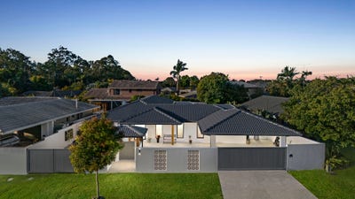 /international/au/8-linum-street-palm-beach-qld-148579376/