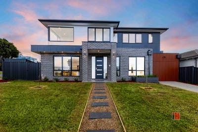 /international/au/10-mckenna-street-avondale-heights-vic-151195920/