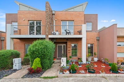 /international/au/11-pine-way-pakenham-vic-151524468/