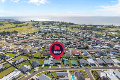 /international/au/22-explorer-drive-turners-beach-tas-150849080/