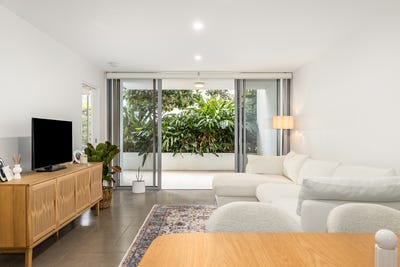 /international/au/2108-1-7-waterford-court-bundall-qld-148309464/
