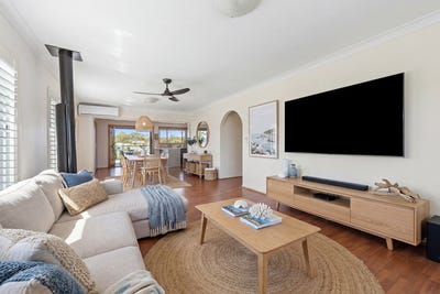 /international/au/9-deejay-street-maroochydore-qld-150840916/