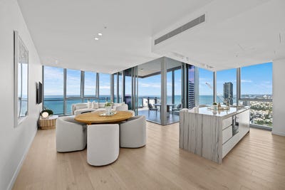 /international/au/3502-12-philip-avenue-broadbeach-qld-151559040/