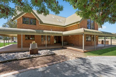 /international/au/15-merungle-hill-road-leeton-nsw-152603372/