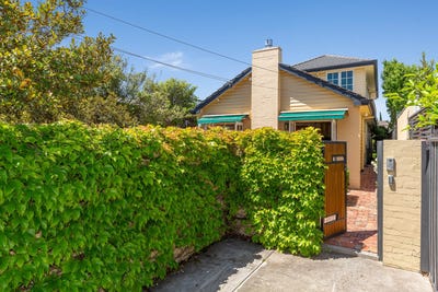 /international/au/1-emily-street-brighton-vic-152505456/