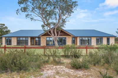 /international/au/165-foxs-elbow-road-braidwood-nsw-700403144/