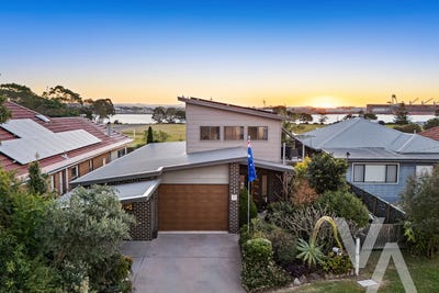/international/au/71-fullerton-street-stockton-nsw-148576704/