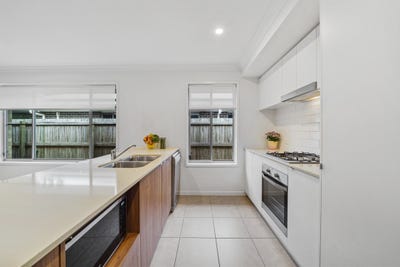 /international/au/46-chambers-ridge-boulevard-park-ridge-qld-151316352/