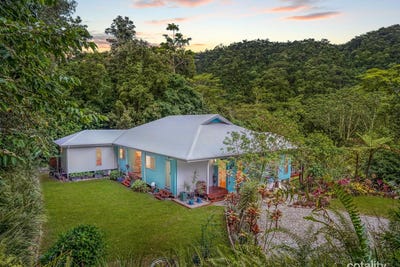 /international/au/2-4-leafy-close-redlynch-qld-151536004/