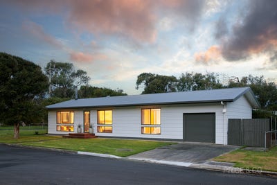 /international/au/11-moongana-street-waratah-bay-vic-151371320/