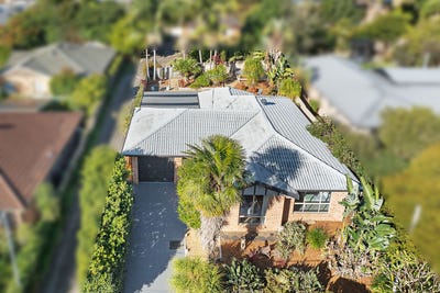 /international/au/18-patrick-place-berowra-heights-nsw-148275616/