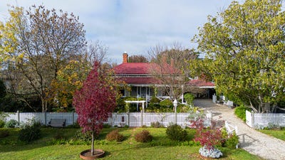 /international/au/21-adair-street-maldon-vic-151599512/