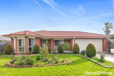 /international/au/15-edgewood-road-roxburgh-park-vic-148371424/