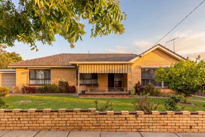 /international/au/2-warina-road-carnegie-vic-152548876/