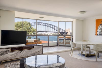 /international/au/12-8-10-east-crescent-street-mcmahons-point-nsw-150781528/