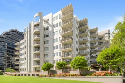 /international/au/206-23-queens-road-melbourne-vic-152714596/