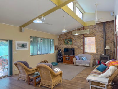 /international/au/21-appletree-street-wingham-nsw-148383220/