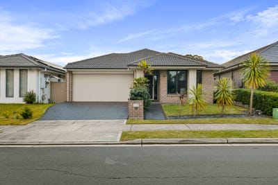 /international/au/13-wallara-green-jordan-springs-nsw-148453088/