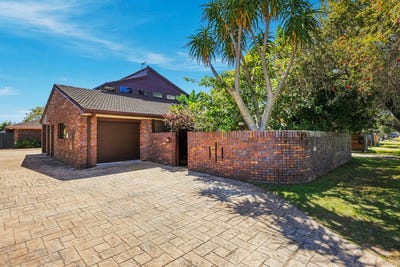 /international/au/1-41-twenty-sixth-avenue-palm-beach-qld-152629360/