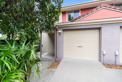 /international/au/15-34-42-university-drive-meadowbrook-qld-152139784/