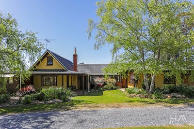 /international/au/105-gatenbys-road-gravelly-beach-tas-152602280/