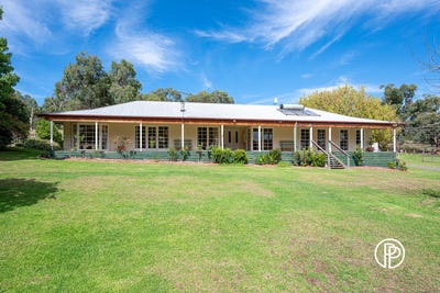 /international/au/95-killearn-road-launching-place-vic-150685360/
