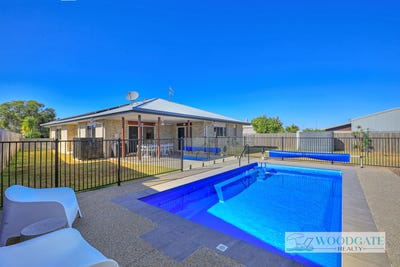 /international/au/3-honeyeater-court-woodgate-qld-152275868/