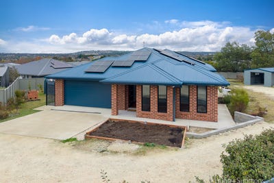 /international/au/18-ailsa-crescent-armidale-nsw-151334244/