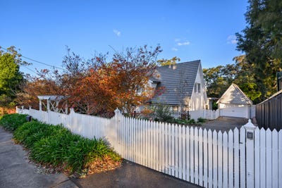/international/au/17-leslie-street-winmalee-nsw-148261868/