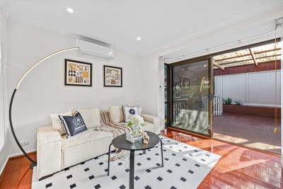 /international/au/4-22-tyne-street-box-hill-north-vic-148532676/
