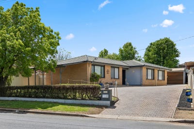 /international/au/22-merriman-drive-yass-nsw-152595676/