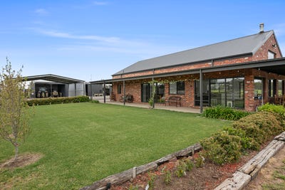 /international/au/583-marong-serpentine-road-leichardt-vic-152581204/