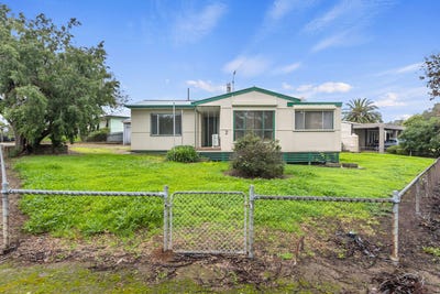 /international/au/2-melrose-avenue-clare-sa-151665900/