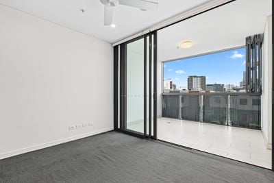 /international/au/2024-16-hamilton-place-bowen-hills-qld-151394836/